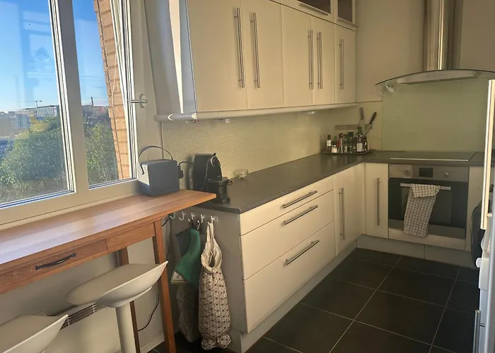 Solrik Endeleilighet Pa Hovin. *